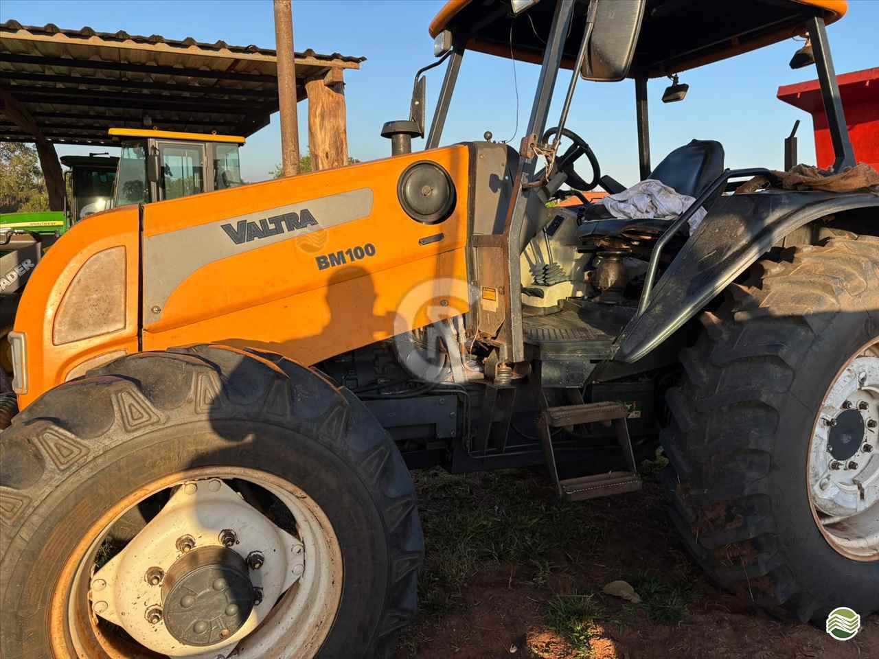TRATOR VALTRA VALTRA BM 110 Tração 4x4 CR Máquinas Agrícolas CASSILANDIA MATO GROSSO DO SUL MS